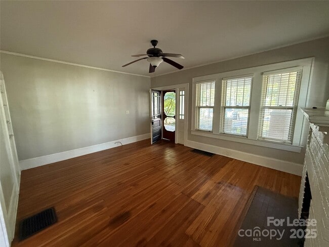 Building Photo - 319 Grandin Rd