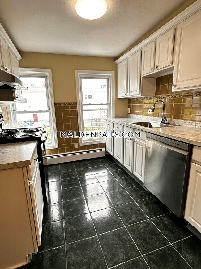 Building Photo - 15 Playstead Rd