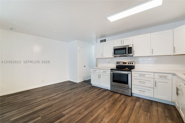 Foto del edificio - 5603 NW 27th Ct