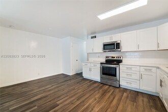 Building Photo - 5603 NW 27th Ct