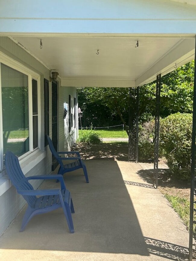 Building Photo - Country Living in Fayette County           20260515