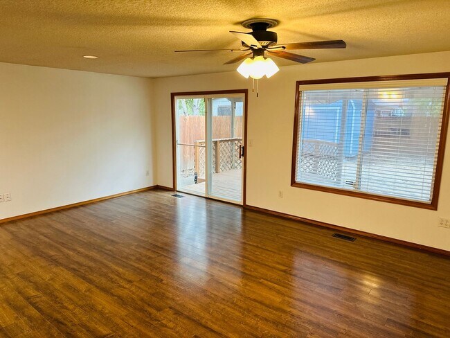 Foto del edificio - Charmin One Level Home w/ RV Parking