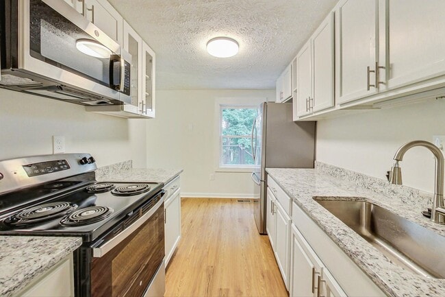 Building Photo - Charming Split Foyer in the Heart of Clinton MD!