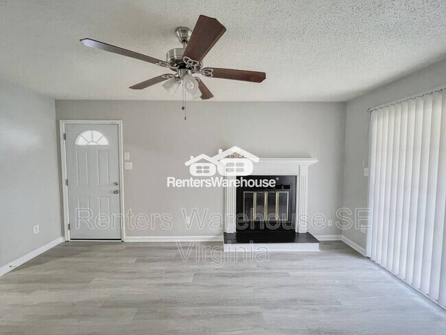 Foto del edificio - 3704A Towne Point Rd