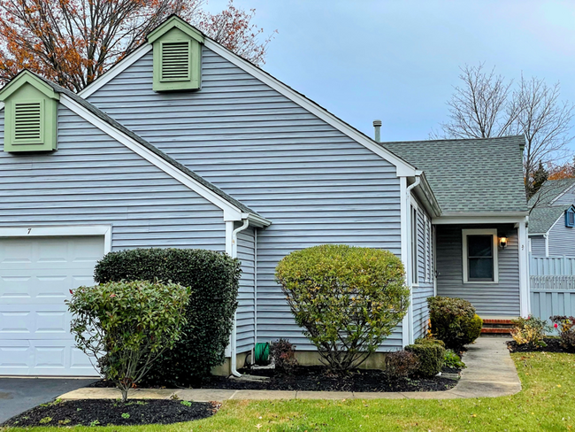 Building Photo - 7 Turnberry Cir