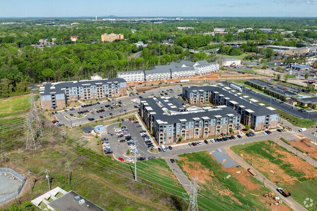 Foto del edificio - Accent Southrail Townhomes