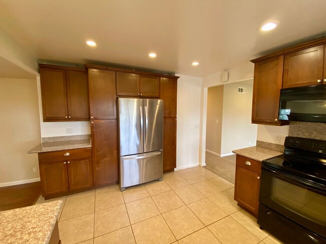 Building Photo - Quiet and Comfortable West San Jose Home