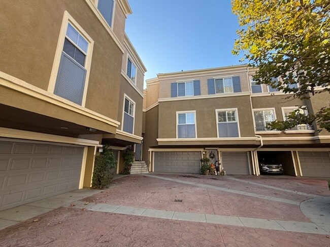 Photo - Condo in highly sought-after Vantage Commu...