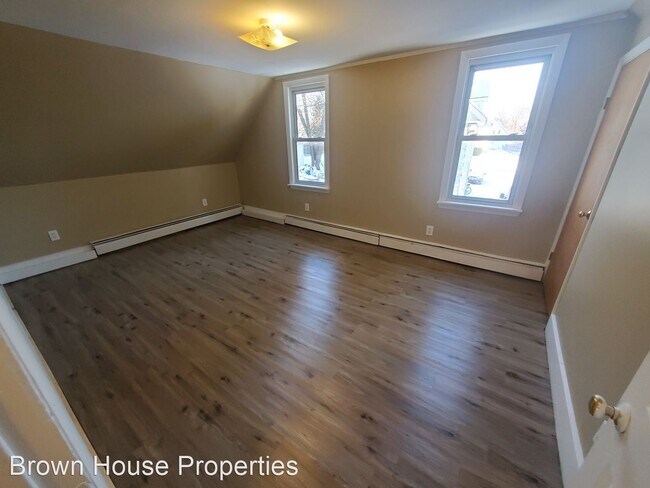 Building Photo - 3 br, 1 bath House - 7.5 Burrill St