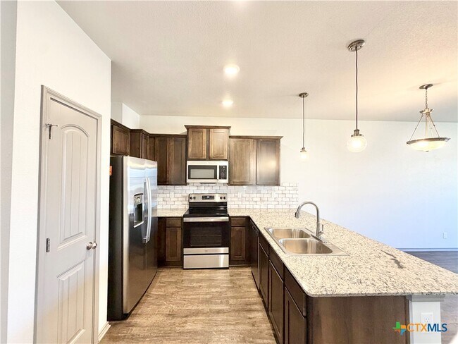 Building Photo - 326 Grn Valley Dr