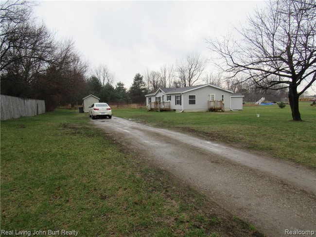 Building Photo - 1570 E Lakeville Rd