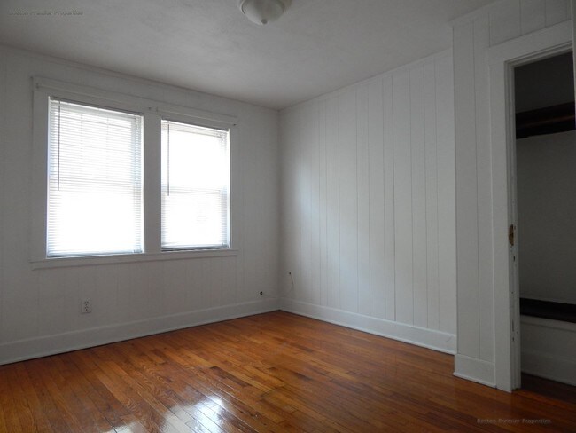 Building Photo - 44 Whiton Ave