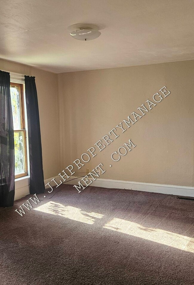 Building Photo - 434 W Clark St