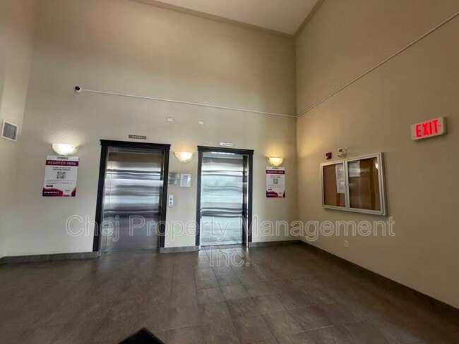 Building Photo - 7327 Terwillegar Dr S NW