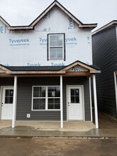 Building Photo - 6290 Davis Creek Rd