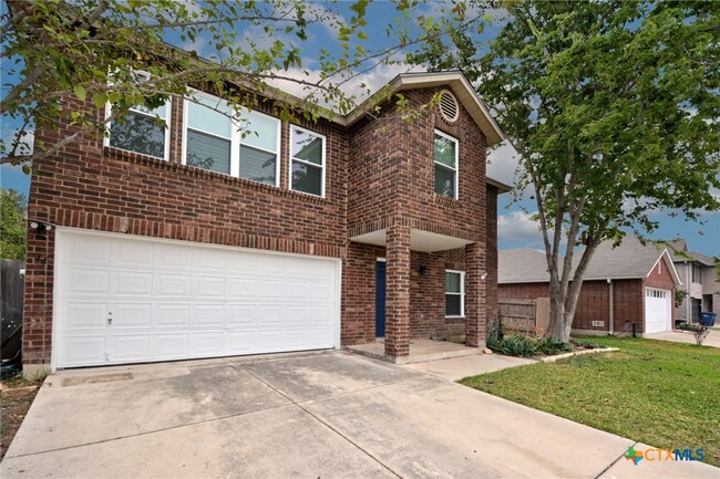 Building Photo - 744 Pinehurst Dr