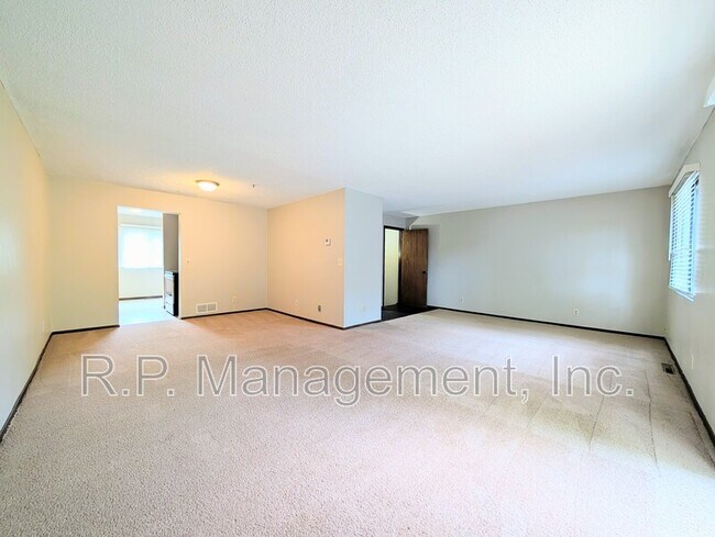 Foto del edificio - 170 Wentworth Ave W