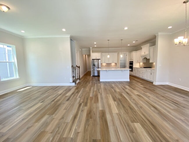 Building Photo - Luxury Living in Hampton Lake!