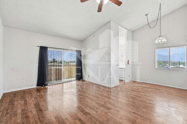 Foto del edificio - 808 S Langley Ave