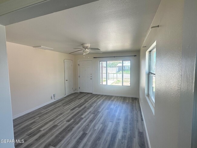 Foto del edificio - 5208 Blue Ridge Dr
