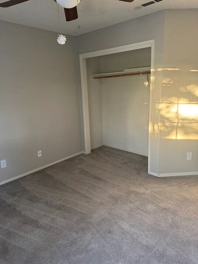 Foto del edificio - 9950 N Canyon Creek Ln