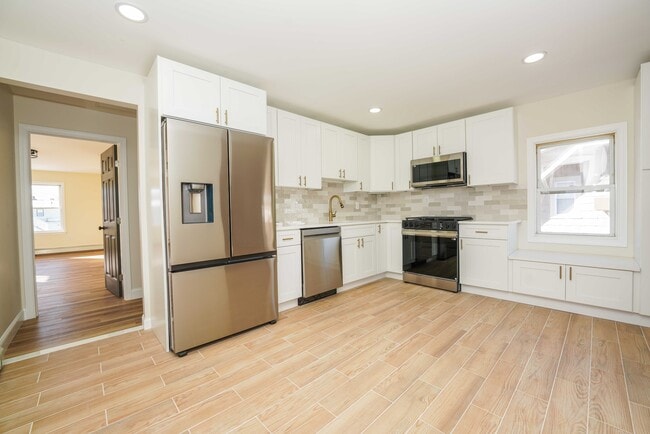 Kitchen - 69 Ross Ave