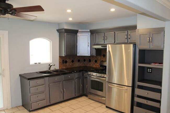 Building Photo - 145 Malibu Dr