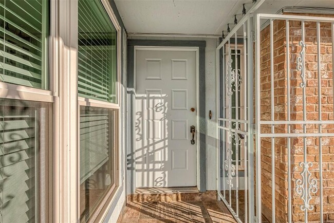 Building Photo - 9514 Oregano Cir