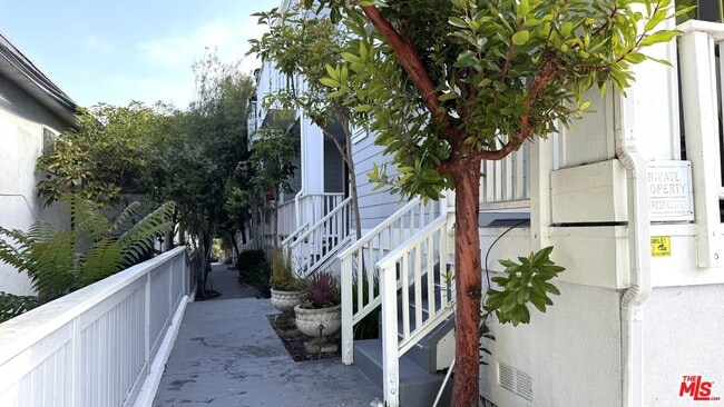 Foto del edificio - 1202 Tennyson St