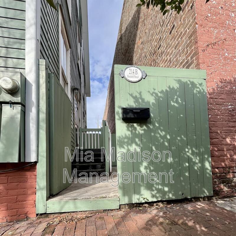 Primary Photo - 214 Houston St