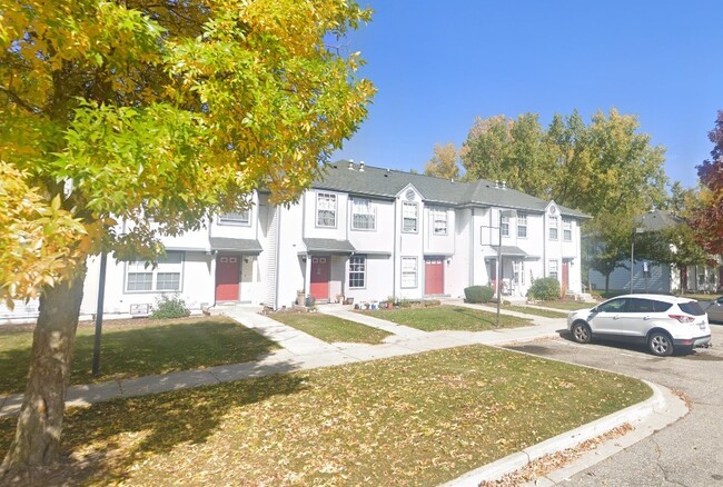 Building Photo - Mason Street Townhomes