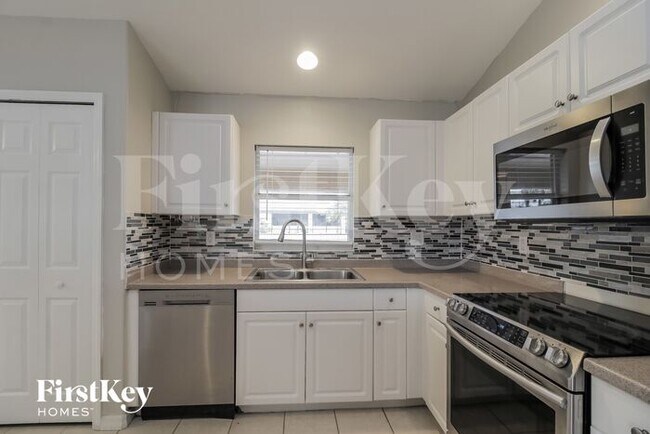 Building Photo - 3114 35th St SW