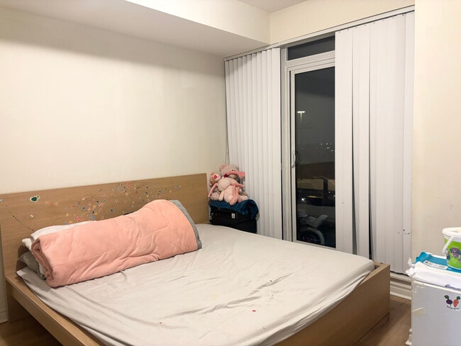 Photo du bâtiment - 1 BED - 1 BATH - MISSISSAUGA - CONDO