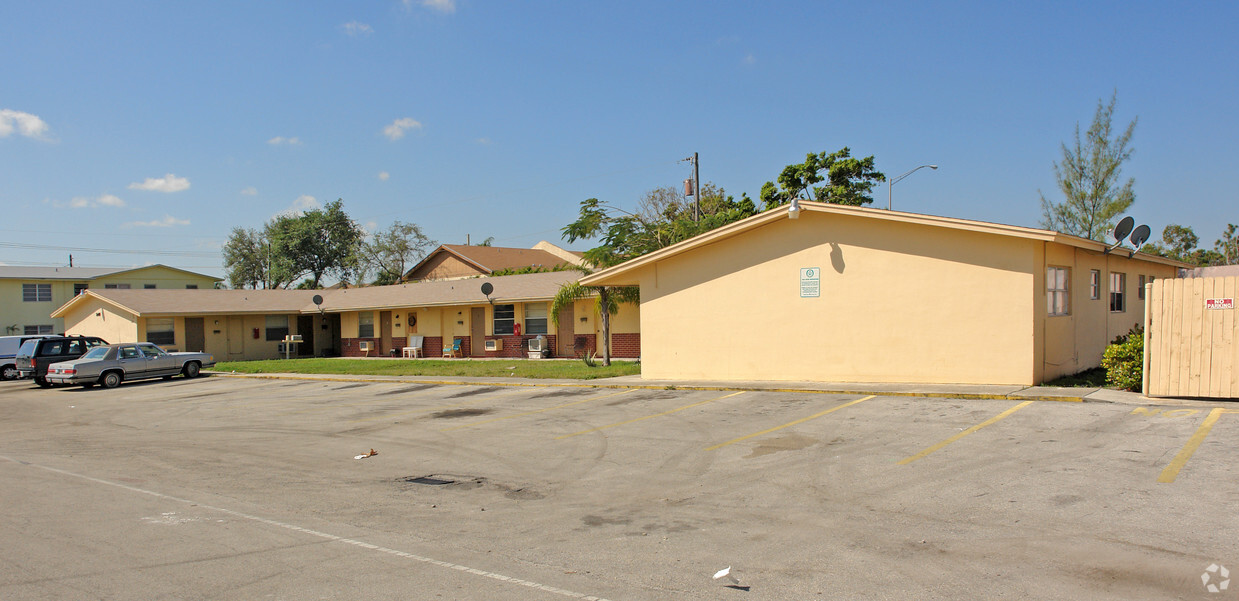 Building Photo - Darch Apartments