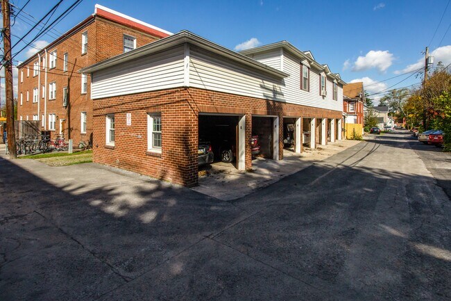 Foto del edificio - 318 W Nittany Ave