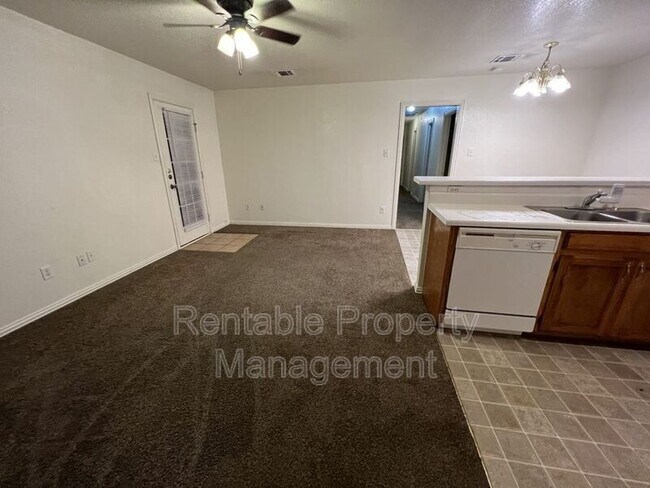 Foto del edificio - 1104 Turkey Creek Ct