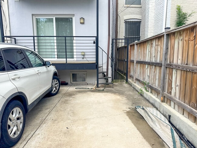 Photo - 2825 11th St NW House