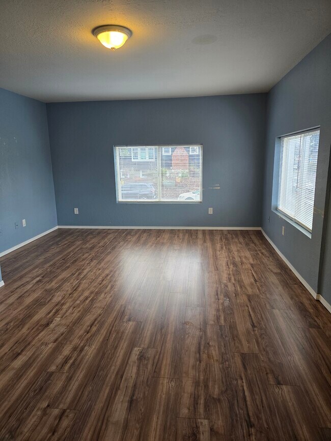 Building Photo - 3310 6th Ave