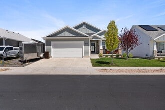Building Photo - 1841 E Magnolia Cir