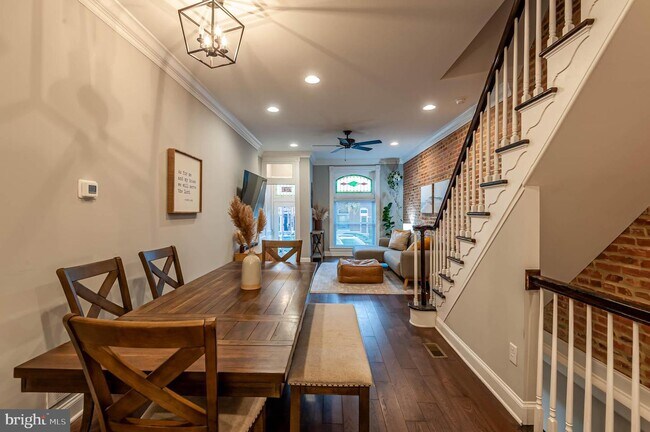 Building Photo - 527 S Kenwood Ave
