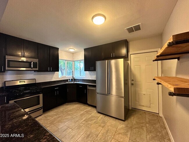 Foto del edificio - 1802 E Hubbell St