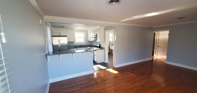 Foto del edificio - 2049 Magnolia Rd