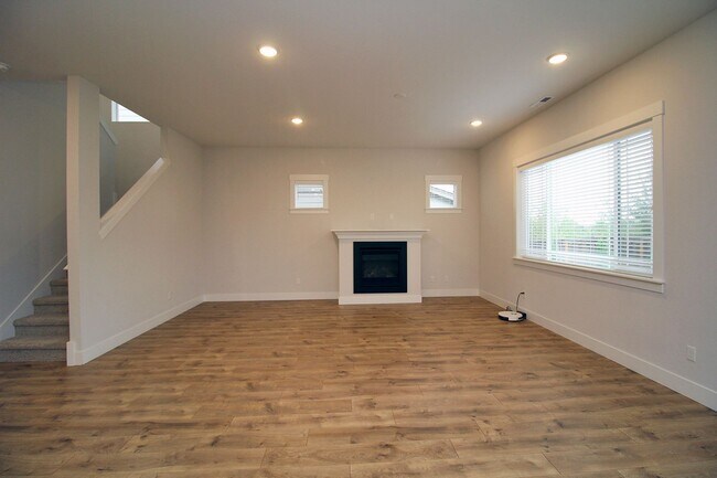 Foto del edificio - New Construction 5 Bed / 3 Bath Home in Ea...