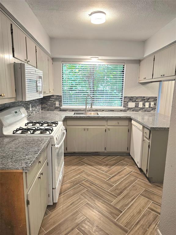Foto del edificio - 1417 Hyridge Cir