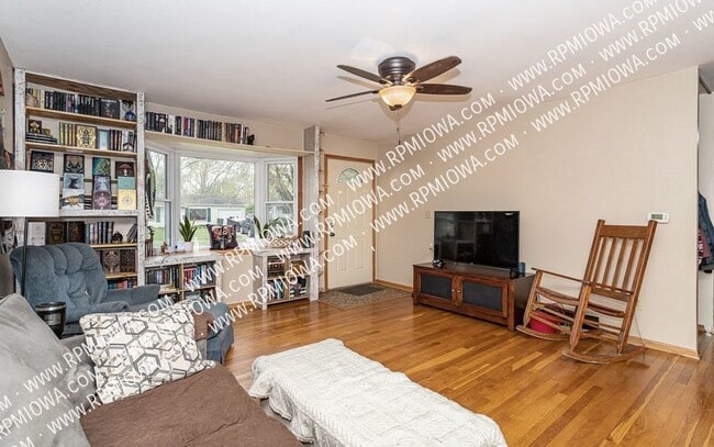 Building Photo - CLOSE TO CAMPUS!! 3 Bed, 1.5 Bath Home In ...