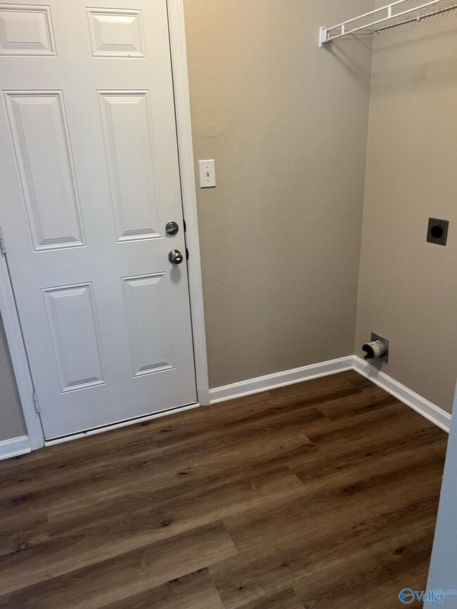 Building Photo - 3061 Castlecreek Dr SW