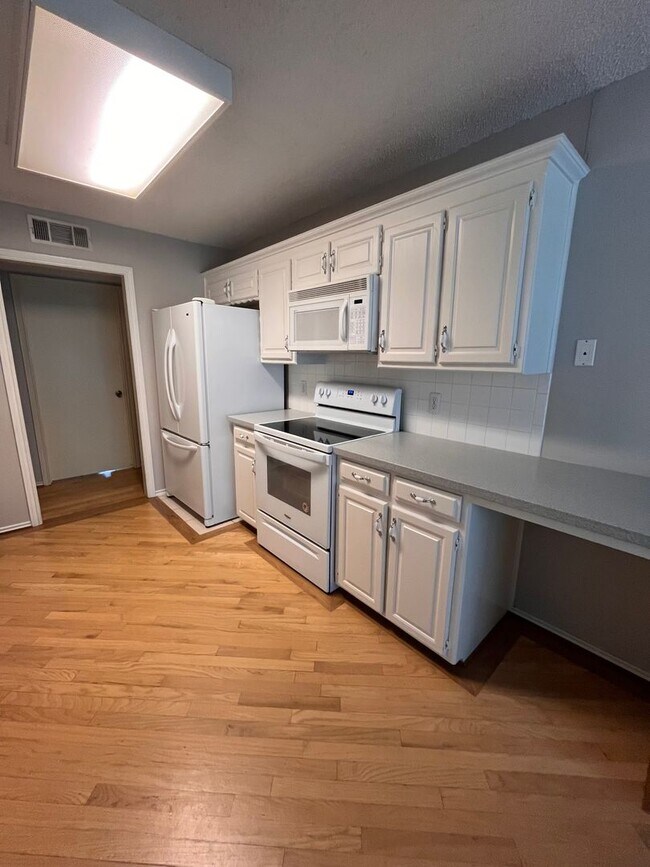 Building Photo - 4 Bedroom 2 Bath 2 Car Garage in Arlington - Excellent Location