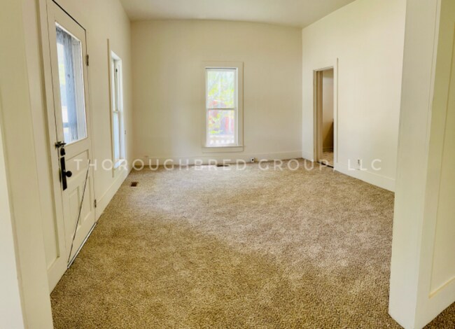 Building Photo - 208 S Park Ave