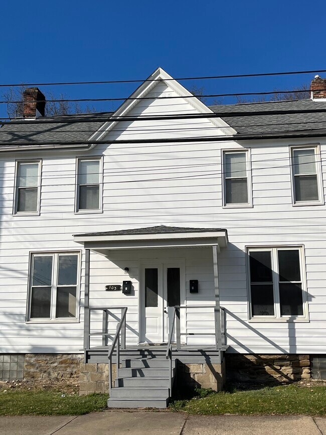Building Photo - 103 Railroad Ave