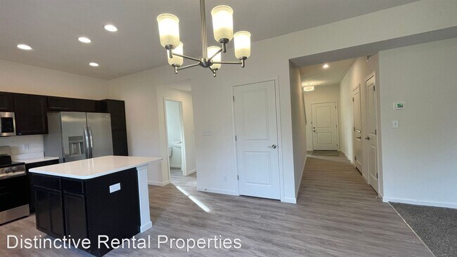 Building Photo - 4 br, 2.5 bath House - 6480 Wallingford St